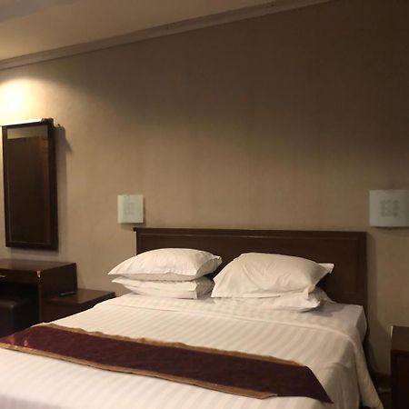 Enhaii Hotel Bandung Buitenkant foto