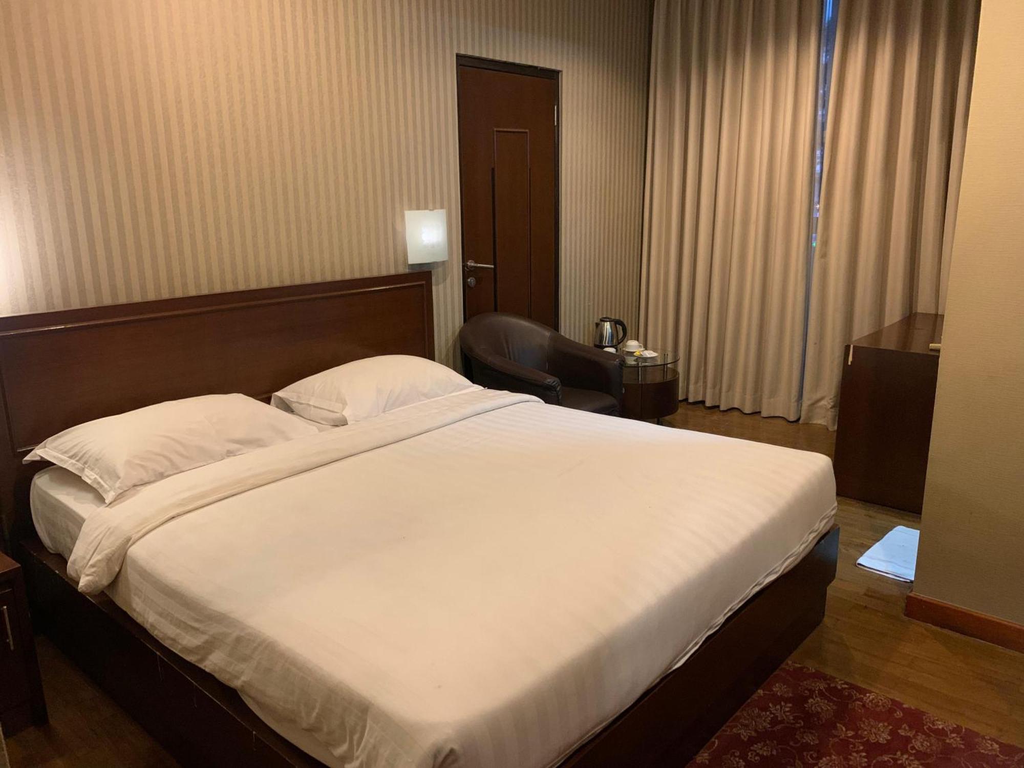 Enhaii Hotel Bandung Buitenkant foto