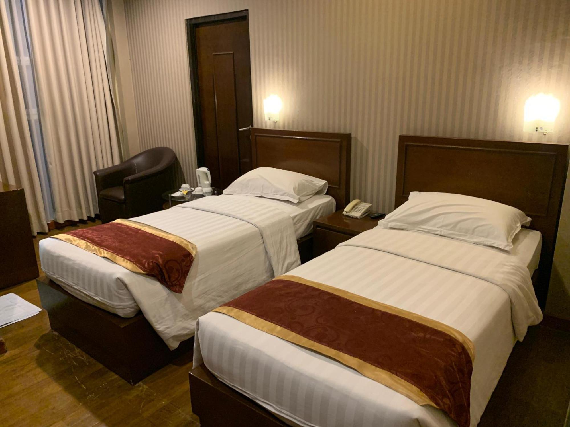 Enhaii Hotel Bandung Buitenkant foto