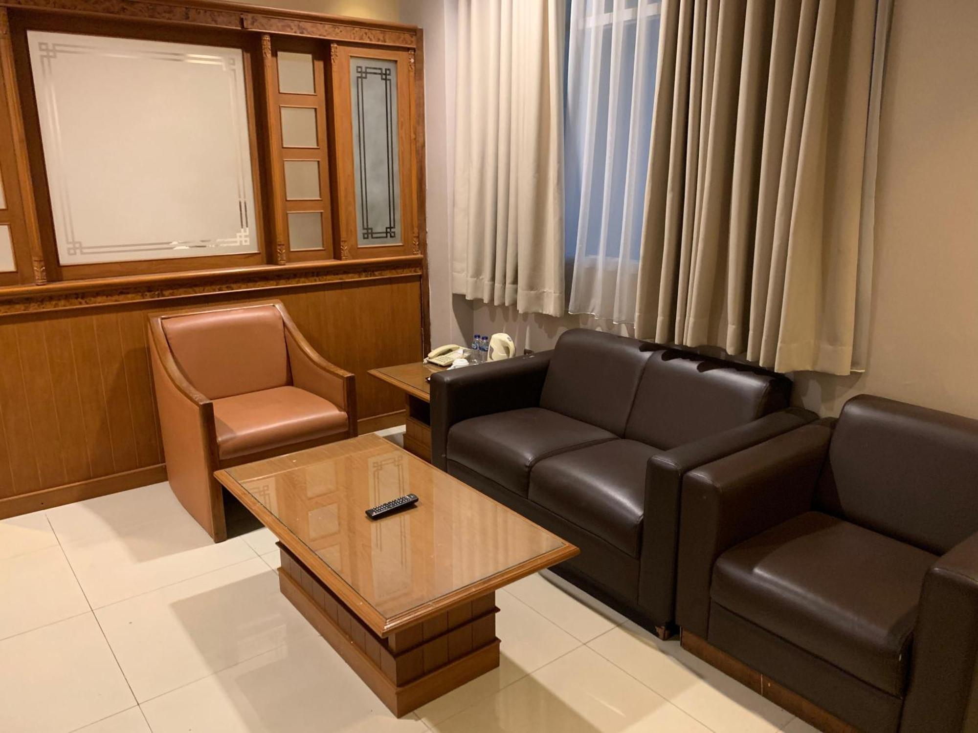 Enhaii Hotel Bandung Buitenkant foto