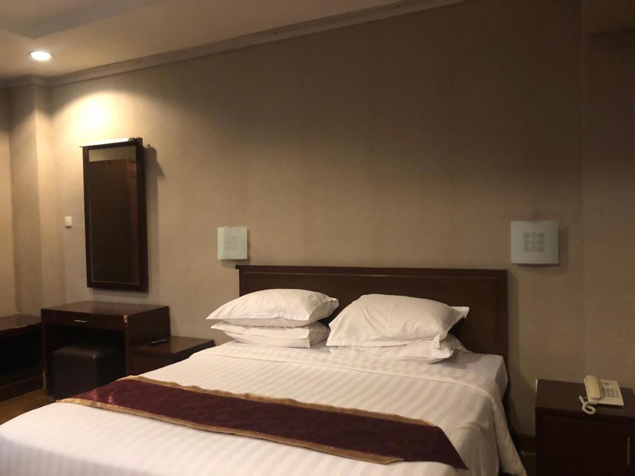 Enhaii Hotel Bandung Buitenkant foto