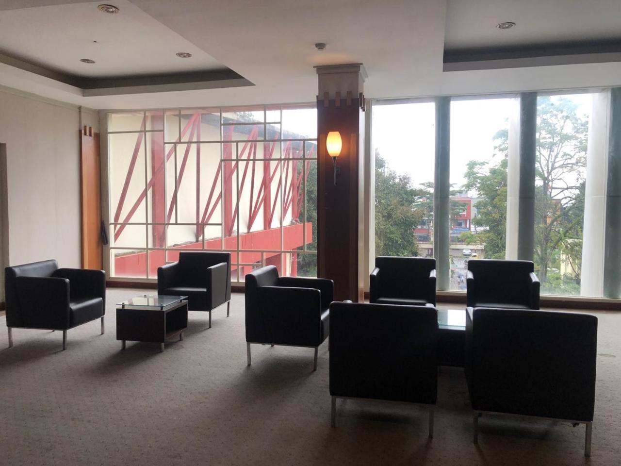 Enhaii Hotel Bandung Buitenkant foto