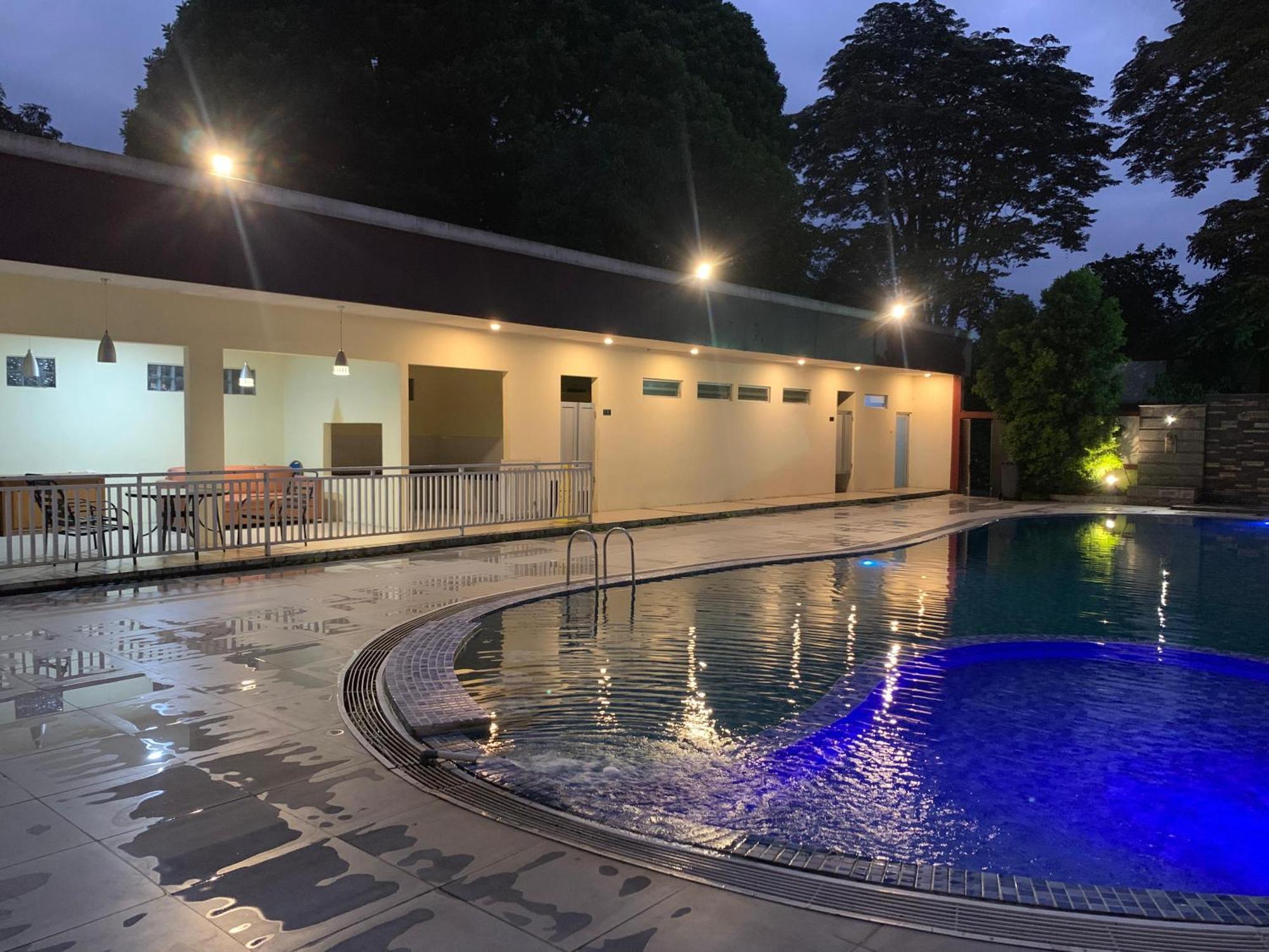 Enhaii Hotel Bandung Buitenkant foto