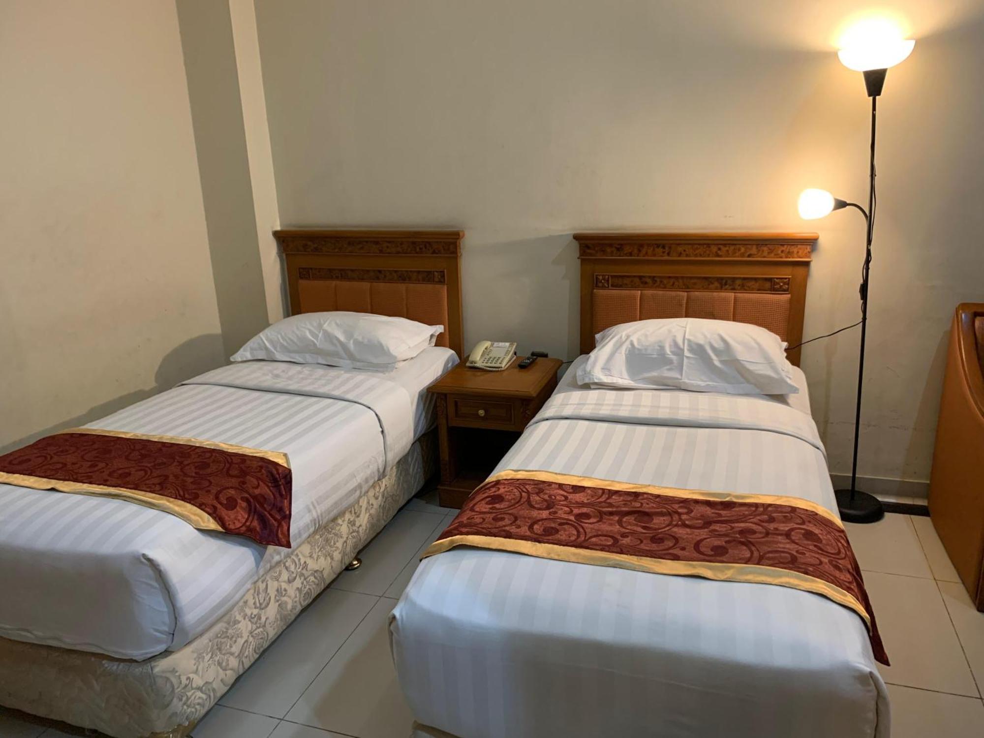 Enhaii Hotel Bandung Buitenkant foto